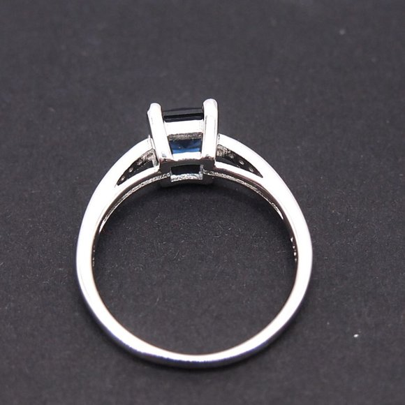 Brilliant Sapphire Blue Princess Cut 1.00ctw Bridal Ring .925 Sterling Silver - Picture 9 of 10